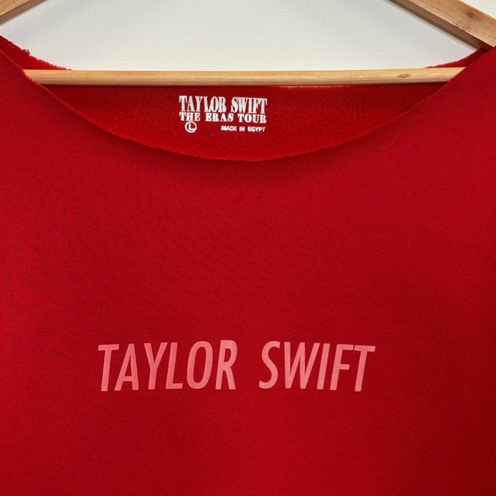 Taylor Swift The Eras Tour RED Taylor's Version Fleece Sweatshirt Size Large - Picture 2 of 9